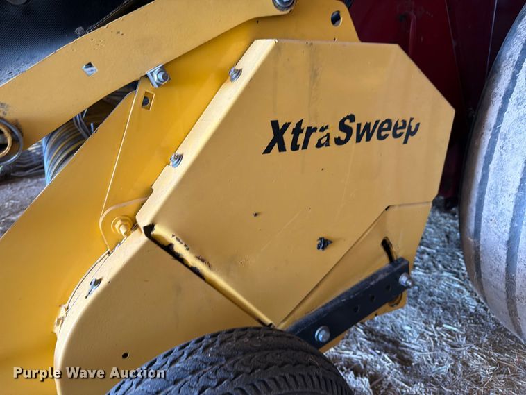 image for item FM7628 2011 New Holland BR7090 round baler