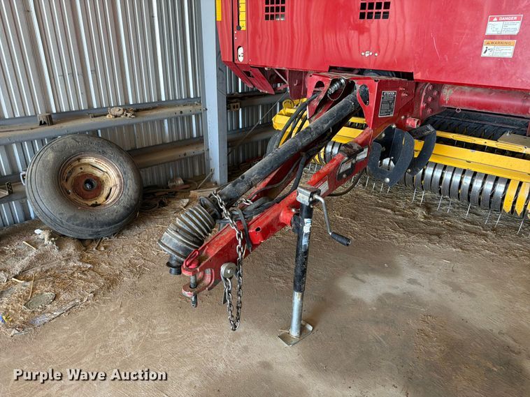 image for item FM7628 2011 New Holland BR7090 round baler