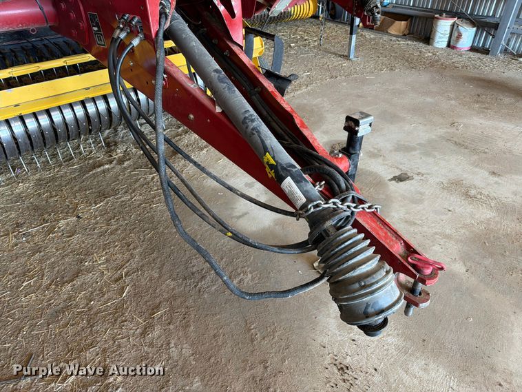 image for item FM7628 2011 New Holland BR7090 round baler