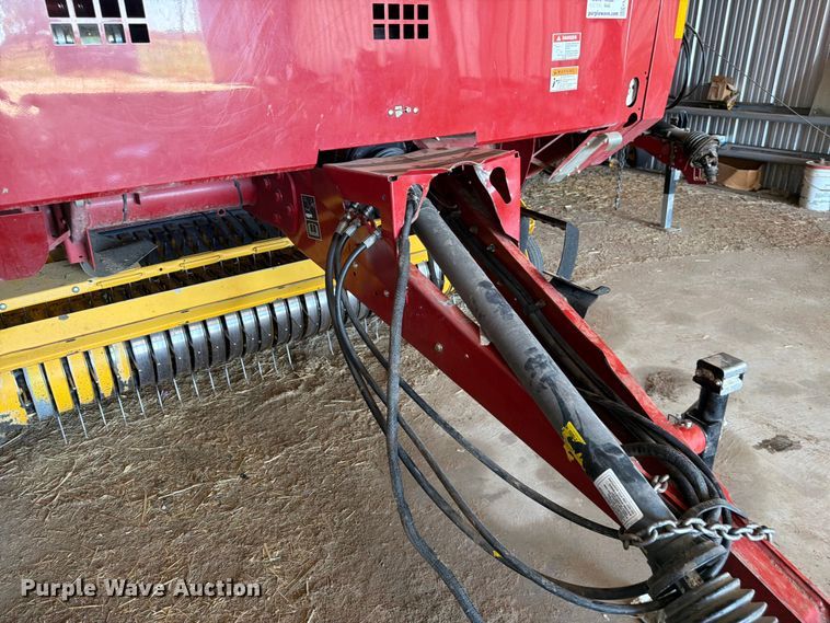 image for item FM7628 2011 New Holland BR7090 round baler