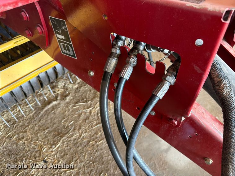 image for item FM7628 2011 New Holland BR7090 round baler
