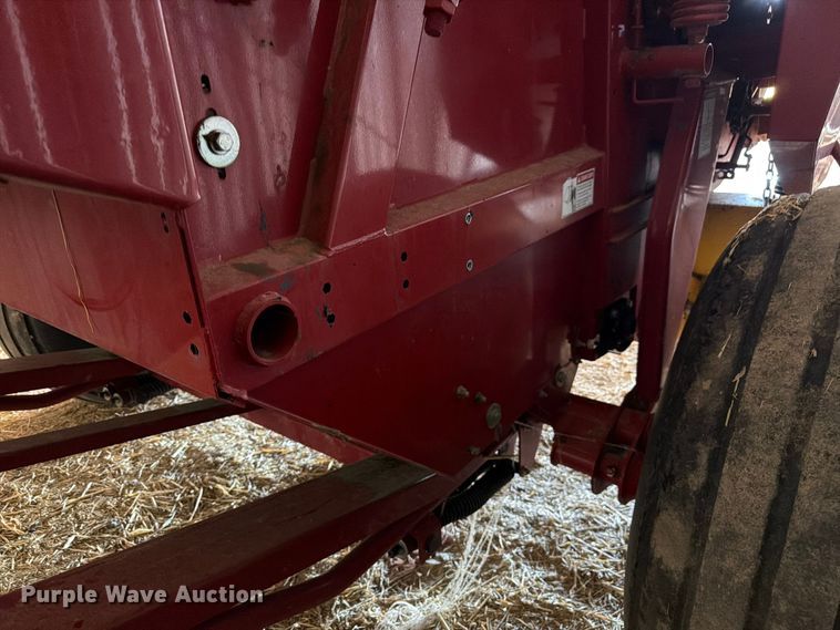 image for item FM7628 2011 New Holland BR7090 round baler