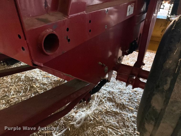 image for item FM7628 2011 New Holland BR7090 round baler
