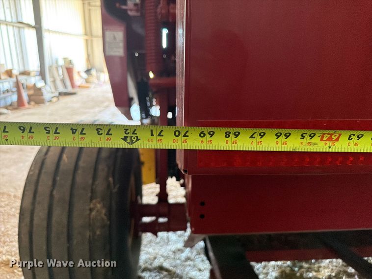 image for item FM7628 2011 New Holland BR7090 round baler