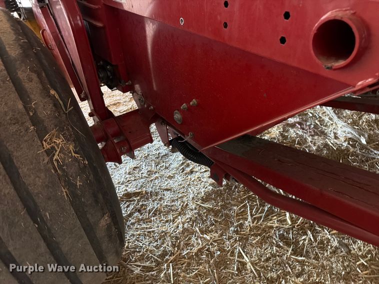 image for item FM7628 2011 New Holland BR7090 round baler