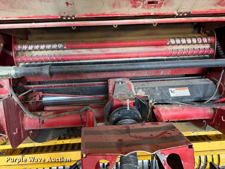 image for item FM7628 2011 New Holland BR7090 round baler