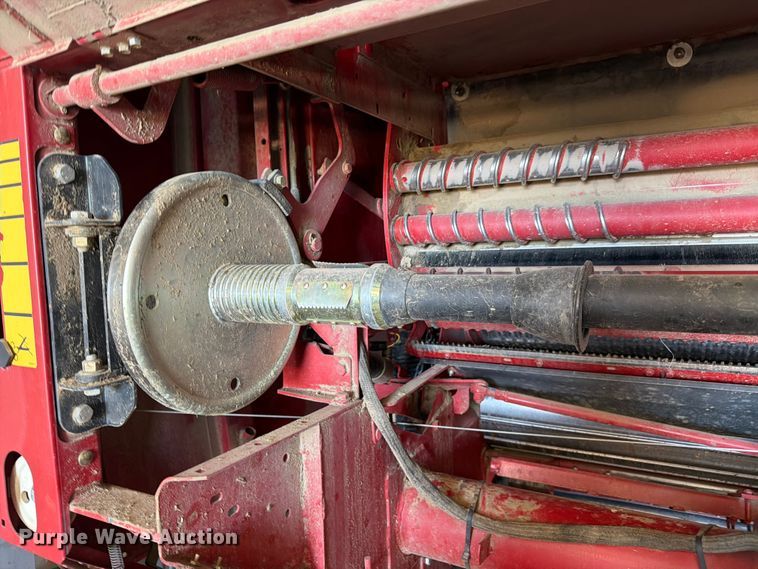 image for item FM7628 2011 New Holland BR7090 round baler