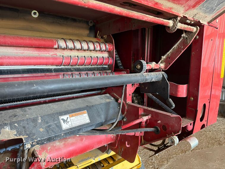 image for item FM7628 2011 New Holland BR7090 round baler