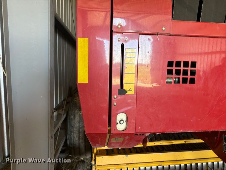 image for item FM7628 2011 New Holland BR7090 round baler