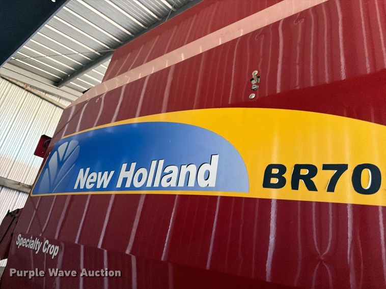 image for item FM7628 2011 New Holland BR7090 round baler