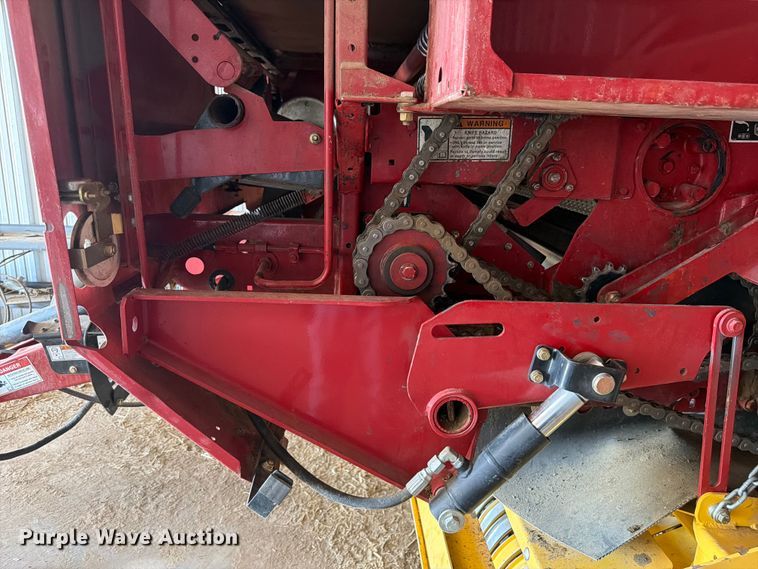 image for item FM7628 2011 New Holland BR7090 round baler