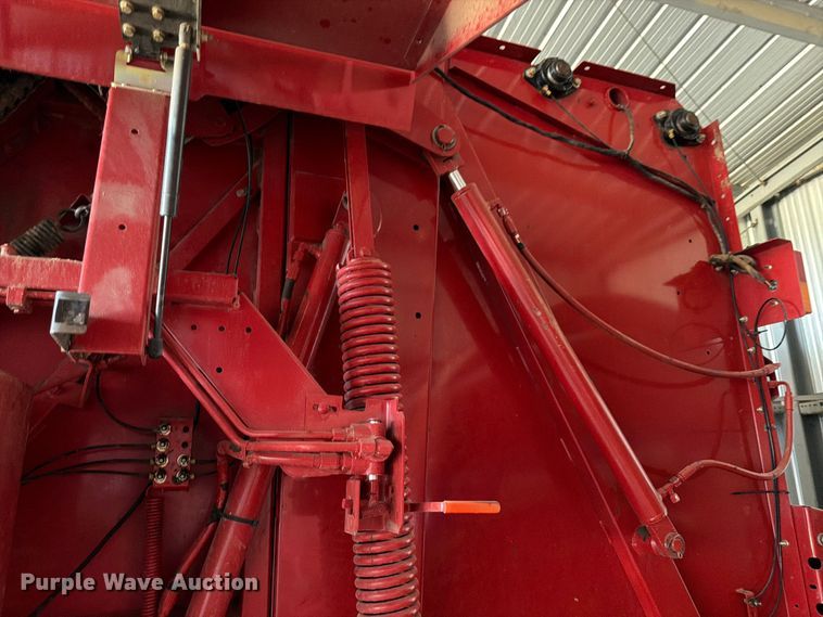 image for item FM7628 2011 New Holland BR7090 round baler