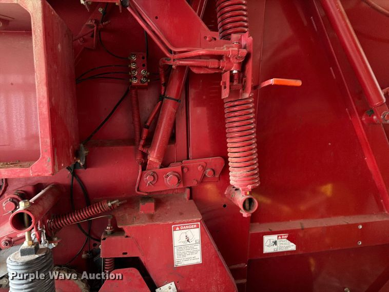 image for item FM7628 2011 New Holland BR7090 round baler