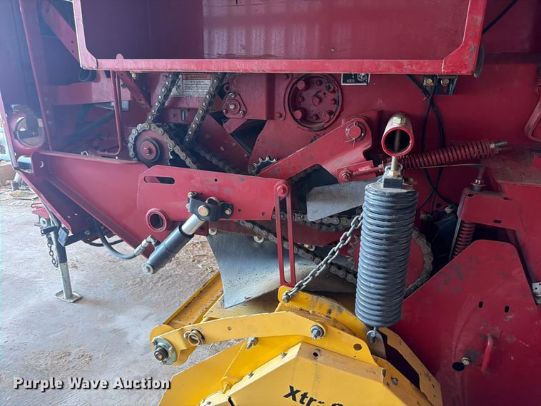 image for item FM7628 2011 New Holland BR7090 round baler