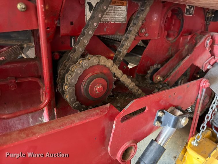 image for item FM7628 2011 New Holland BR7090 round baler
