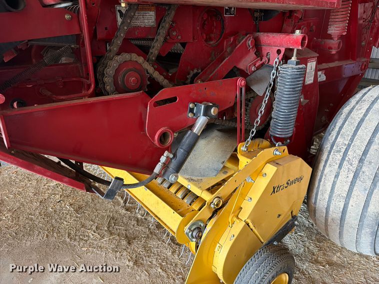 image for item FM7628 2011 New Holland BR7090 round baler