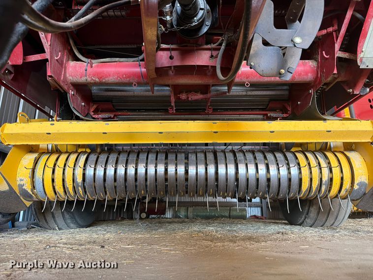 image for item FM7628 2011 New Holland BR7090 round baler