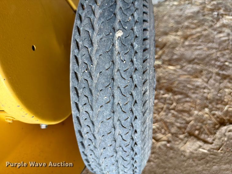 image for item FM7628 2011 New Holland BR7090 round baler