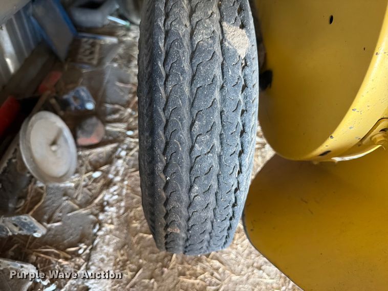 image for item FM7628 2011 New Holland BR7090 round baler