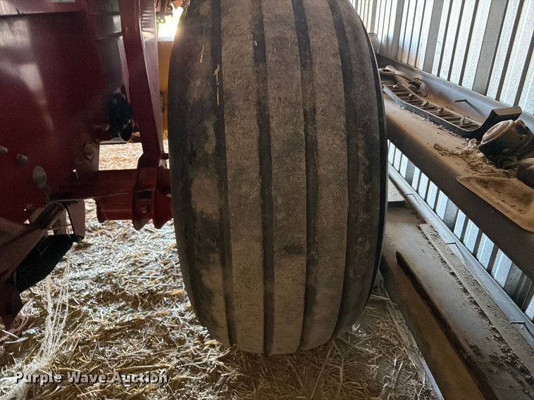 image for item FM7628 2011 New Holland BR7090 round baler
