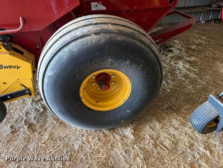 image for item FM7628 2011 New Holland BR7090 round baler