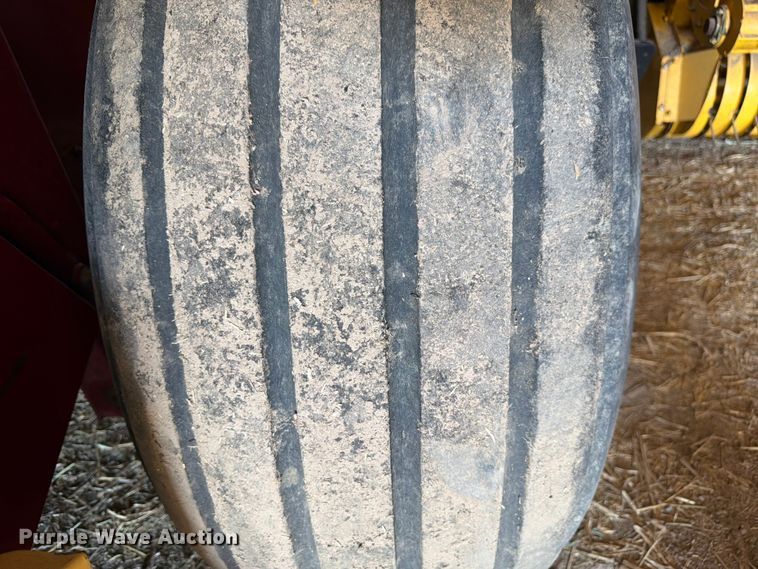 image for item FM7628 2011 New Holland BR7090 round baler