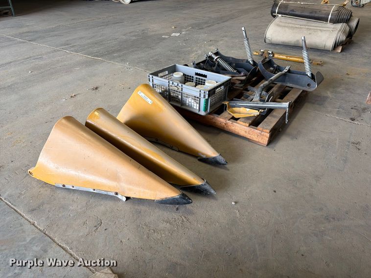 image for item MQ9066 Corn header parts