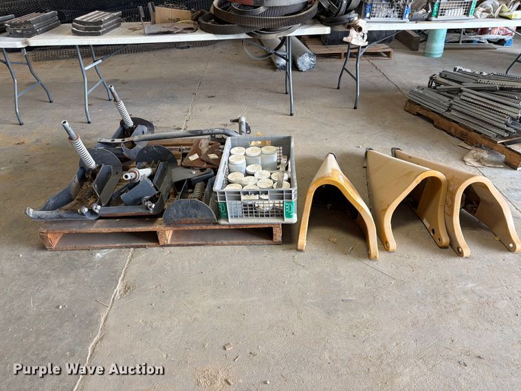 image for item MQ9066 Corn header parts