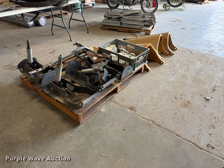 image for item MQ9066 Corn header parts