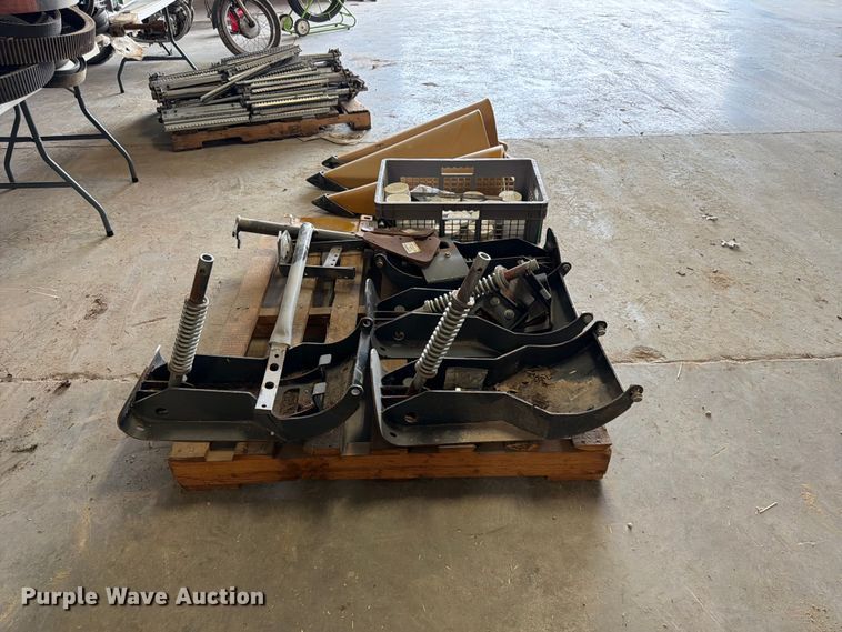 image for item MQ9066 Corn header parts