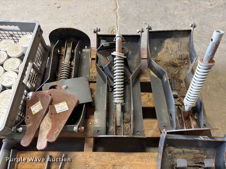 image for item MQ9066 Corn header parts