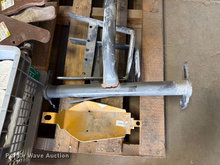 image for item MQ9066 Corn header parts