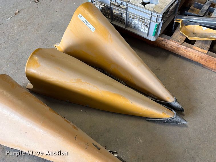 image for item MQ9066 Corn header parts