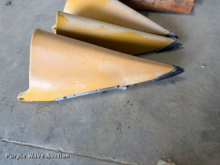 image for item MQ9066 Corn header parts