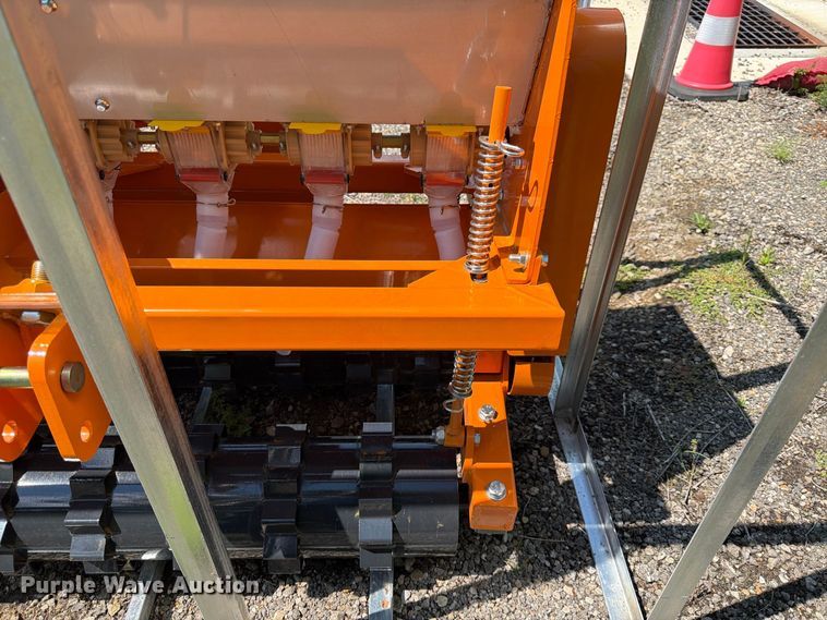 image for item MQ9074 2026 Arteer NAS-72W seeder