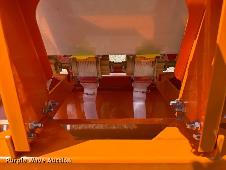 image for item MQ9074 2026 Arteer NAS-72W seeder