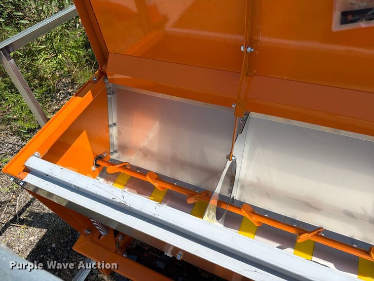 image for item MQ9074 2026 Arteer NAS-72W seeder