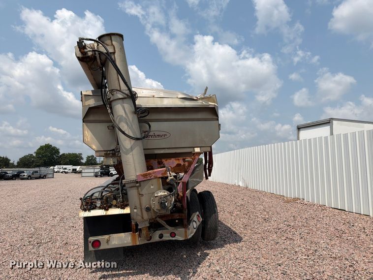 image for item YA4303 2011 Kenworth T800 feed delivery truck