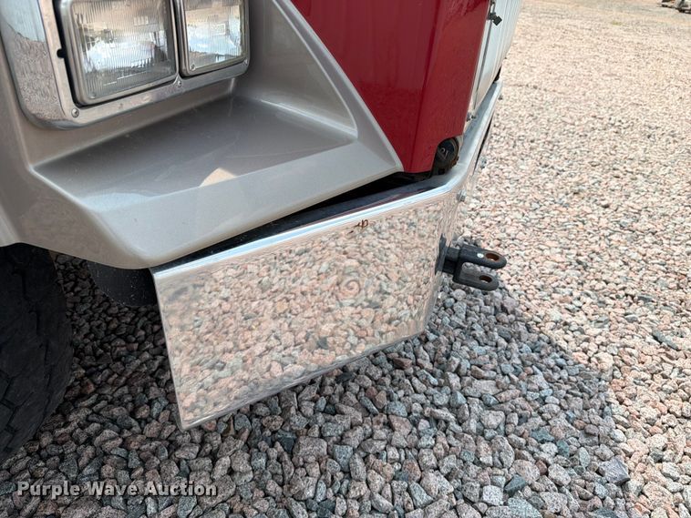 image for item YA4303 2011 Kenworth T800 feed delivery truck