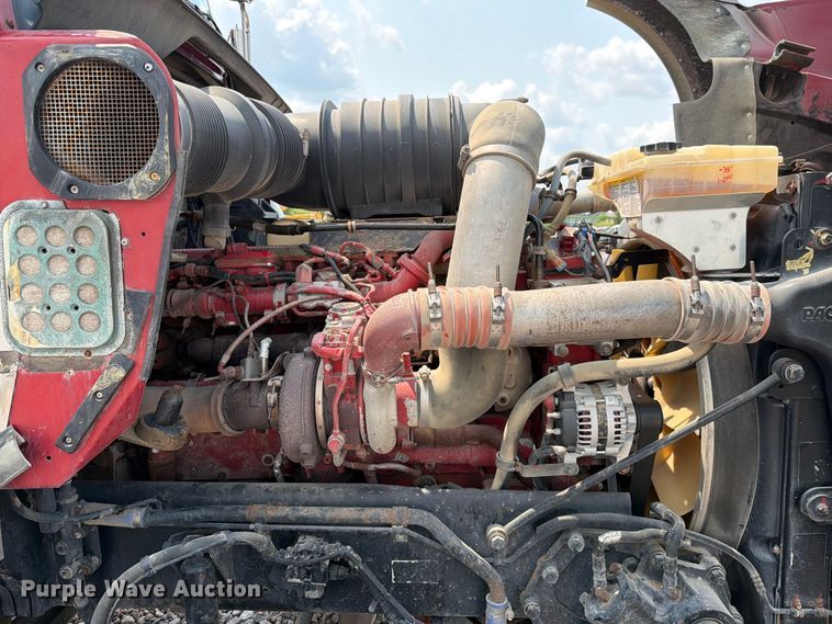 image for item YA4303 2011 Kenworth T800 feed delivery truck