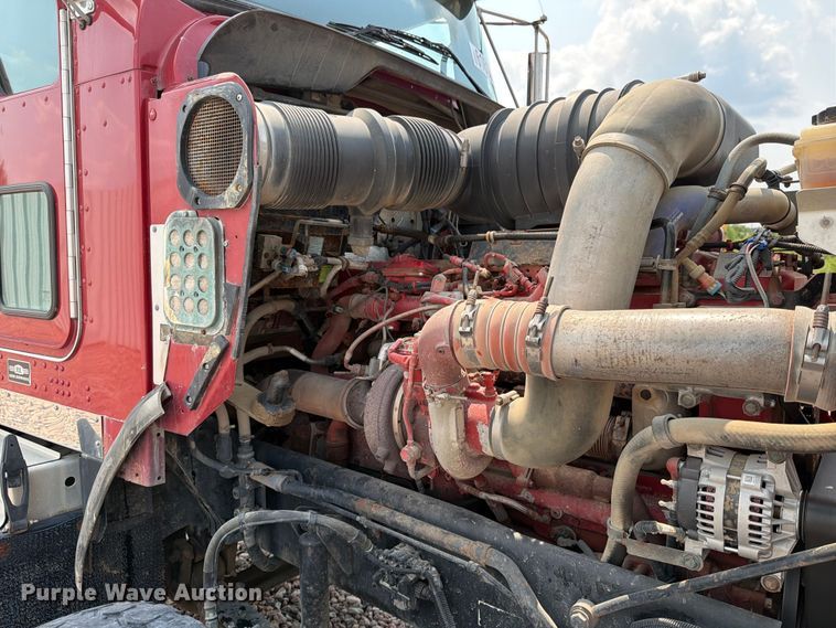 image for item YA4303 2011 Kenworth T800 feed delivery truck
