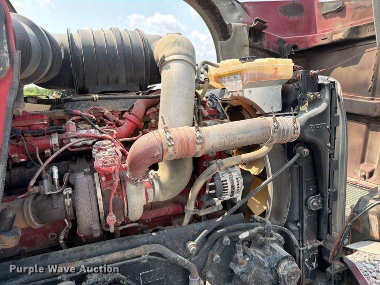 image for item YA4303 2011 Kenworth T800 feed delivery truck