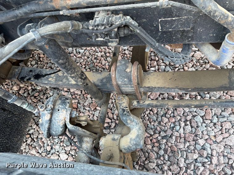 image for item YA4303 2011 Kenworth T800 feed delivery truck