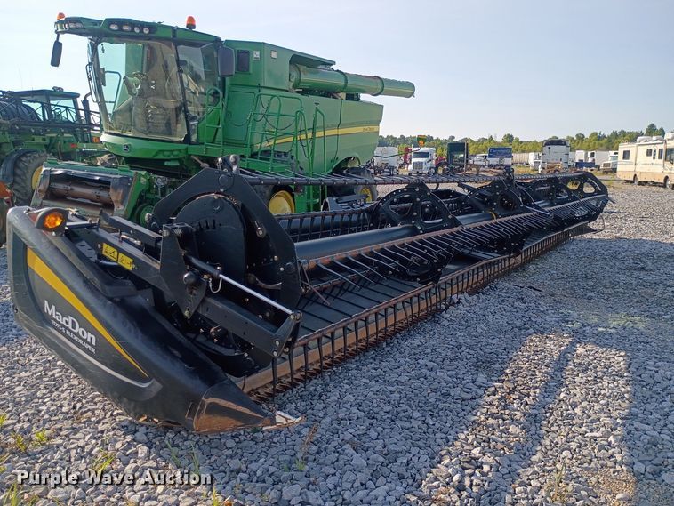 image for item YA4305 2015 MacDon FD130 flex draper head
