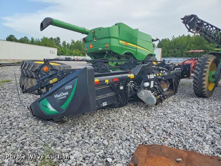 image for item YA4305 2015 MacDon FD130 flex draper head