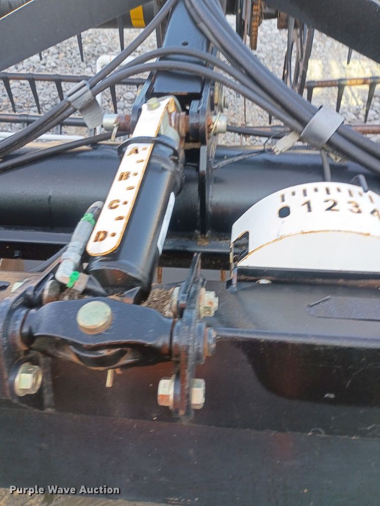 image for item YA4305 2015 MacDon FD130 flex draper head