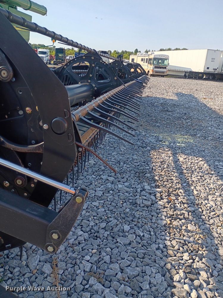 image for item YA4305 2015 MacDon FD130 flex draper head