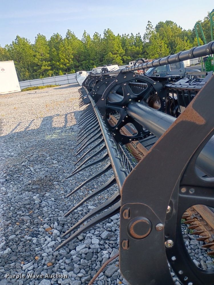 image for item YA4305 2015 MacDon FD130 flex draper head