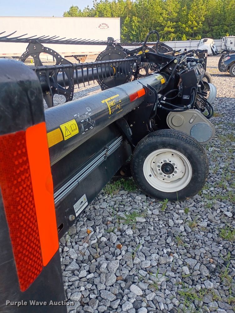 image for item YA4305 2015 MacDon FD130 flex draper head