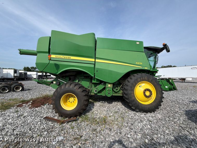 image for item YA4310 2015 John Deere S670S STS combine
